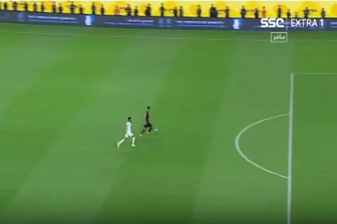 انفرد بالمرمى ثم أهدر بغرابة.. ماذا قدم محمد شريف في 45 دقيقة أمام النصر؟